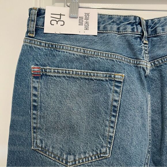 BDG High-Rise Mom Blue Jeans with Distressing in Women's Size 34 NWT - Picture 14 of 14